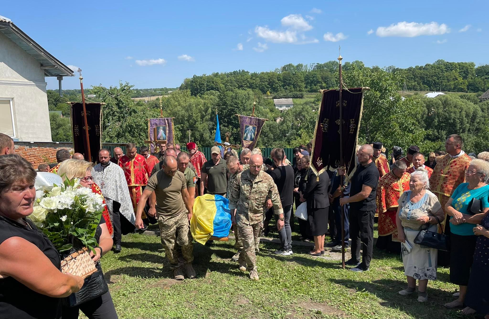 geroi_mokrii_pohoron5.jpg
