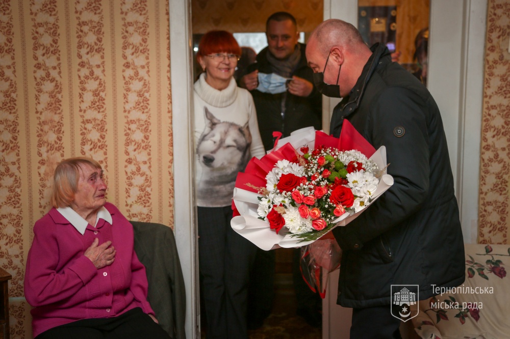 privitannya 100 litniy yuvilyartsi ternopil 30 11 1