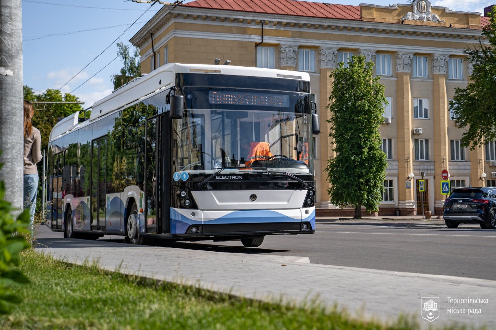 троліки010626_4.jpg